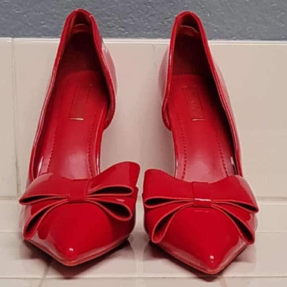 Victoria Adames size 10 pump Red heels